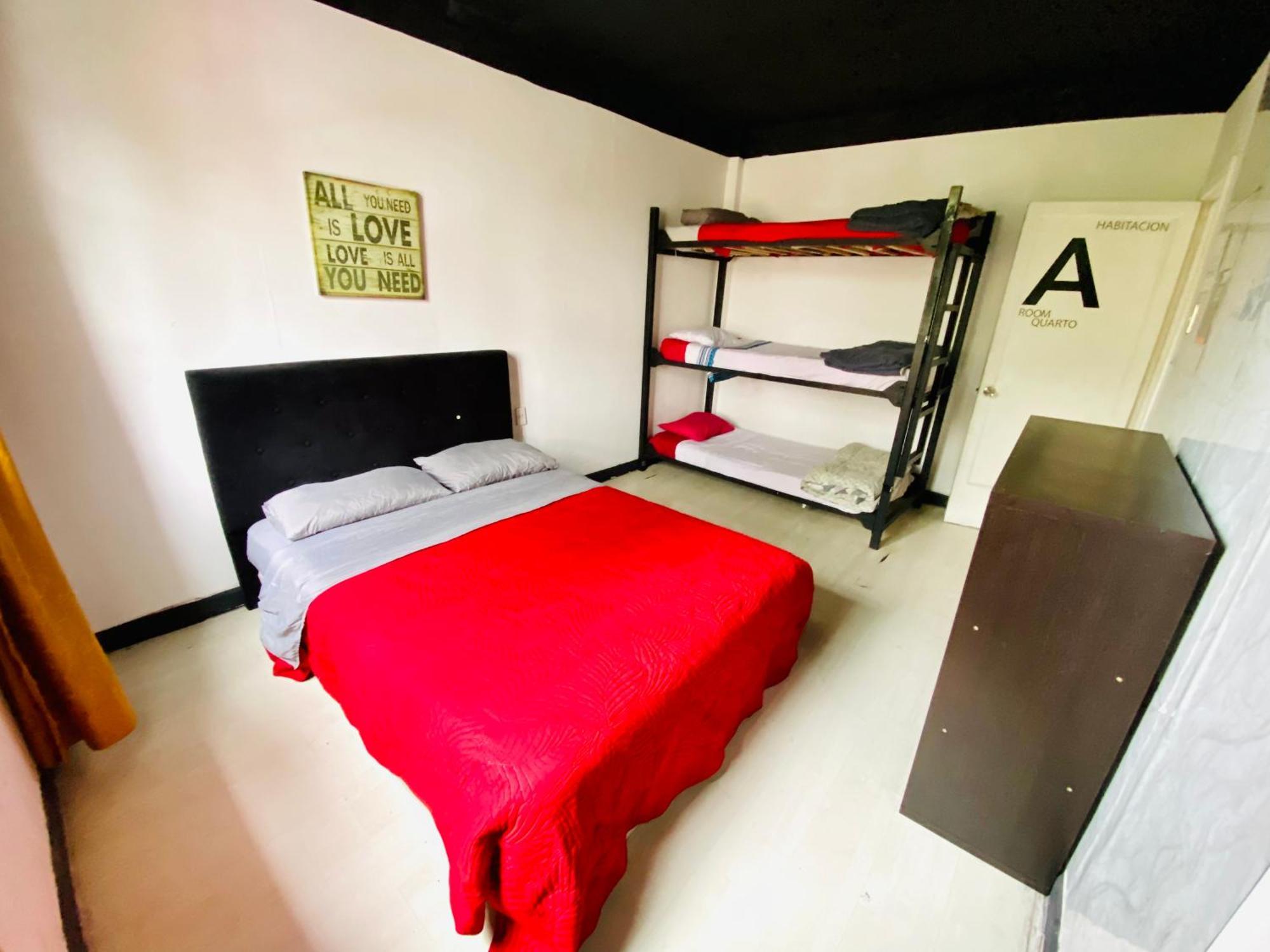 Urbano Hostel Santiago del Cile Esterno foto